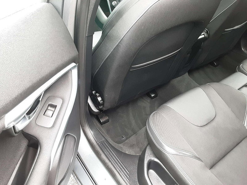 Volvo V40 2.0 V40 Momentum Edition D2 5dr 5dr Manual 2026