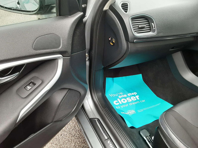 Volvo V40 2.0 V40 Momentum Edition D2 5dr 5dr Manual 2026