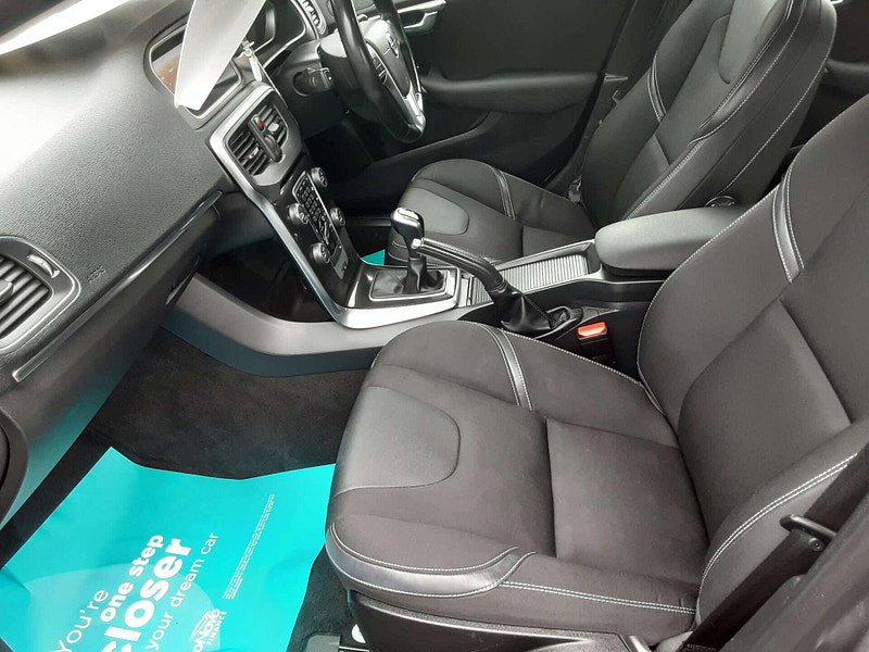 Volvo V40 2.0 V40 Momentum Edition D2 5dr 5dr Manual 2026