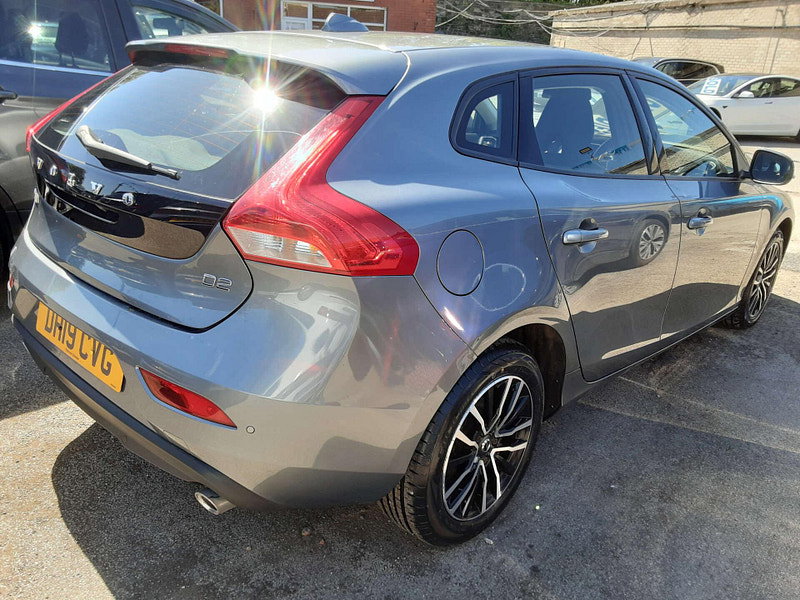 Volvo V40 2.0 V40 Momentum Edition D2 5dr 5dr Manual 2026