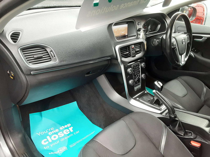 Volvo V40 2.0 V40 Momentum Edition D2 5dr 5dr Manual 2026