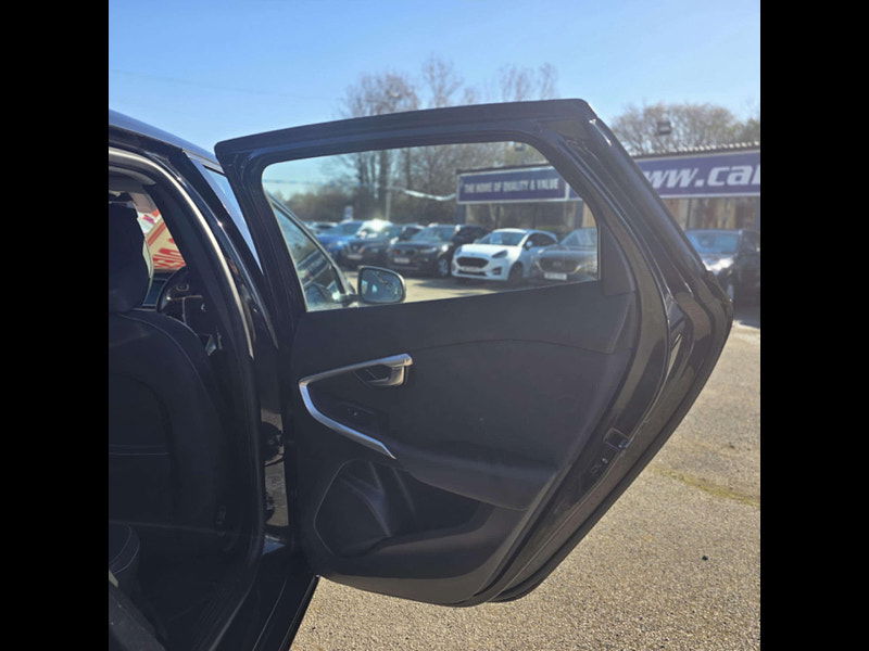 Volvo V40 2.0 V40 Momentum Nav+ D3 5dr 5dr Manual 2025