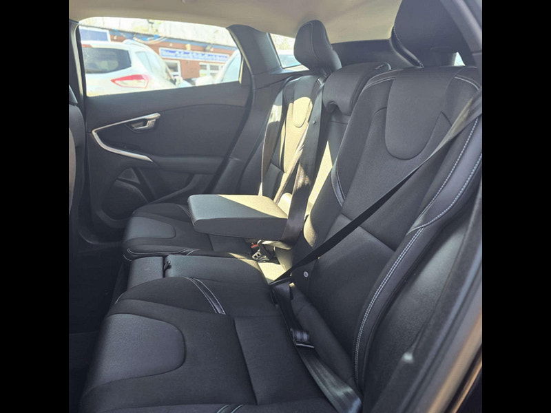 Volvo V40 2.0 V40 Momentum Nav+ D3 5dr 5dr Manual 2025