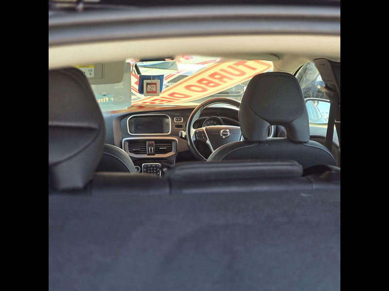 Volvo V40 2.0 V40 Momentum Nav+ D3 5dr 5dr Manual 2025