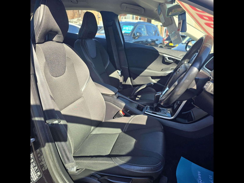 Volvo V40 2.0 V40 Momentum Nav+ D3 5dr 5dr Manual 2025