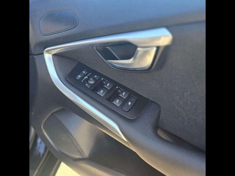 Volvo V40 2.0 V40 Momentum Nav+ D3 5dr 5dr Manual 2025