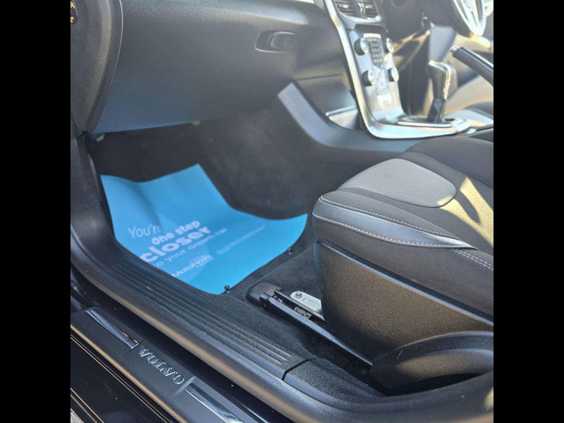 Volvo V40 2.0 V40 Momentum Nav+ D3 5dr 5dr Manual 2025