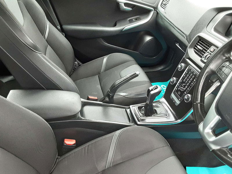 Volvo V40 2.0 V40 Momentum Nav+ D4 5dr 5dr Manual 2025