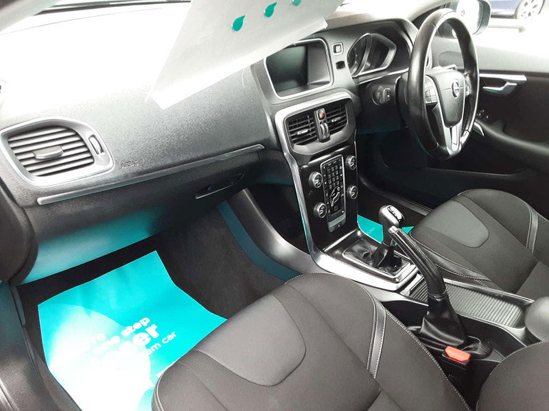 Volvo V40 2.0 V40 Momentum Nav+ D4 5dr 5dr Manual 2025