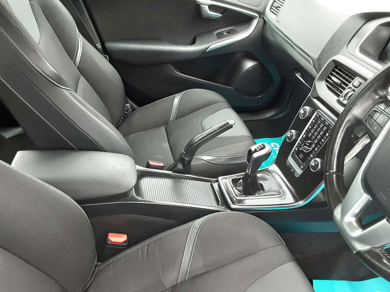 Volvo V40 2.0 V40 Momentum Nav+ D4 5dr 5dr Manual 2025