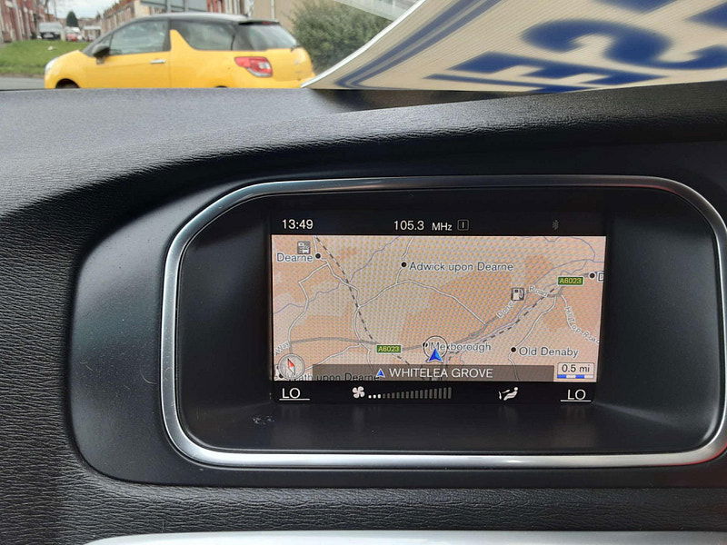 Volvo V40 2.0 V40 Momentum Nav+ D4 5dr 5dr Manual 2025