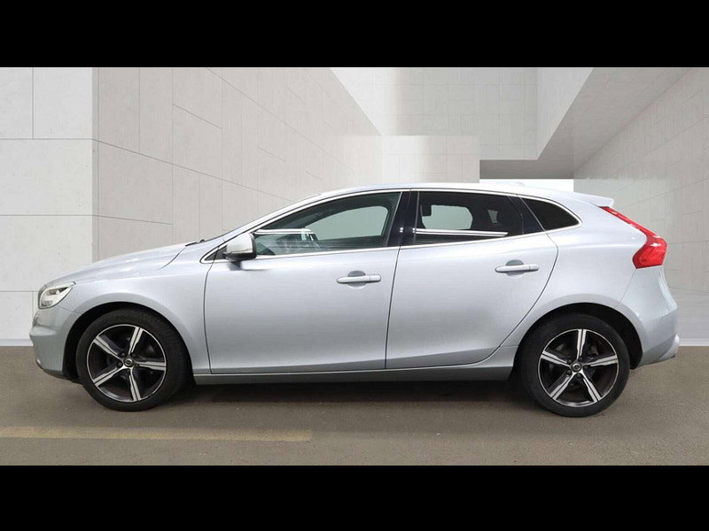 Volvo V40 2.0 V40 R-Design Nav+ D2 5dr 5dr Manual 2026