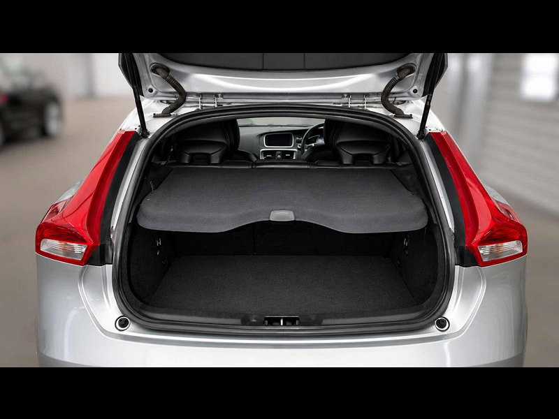 Volvo V40 2.0 V40 R-Design Nav+ D2 5dr 5dr Manual 2026