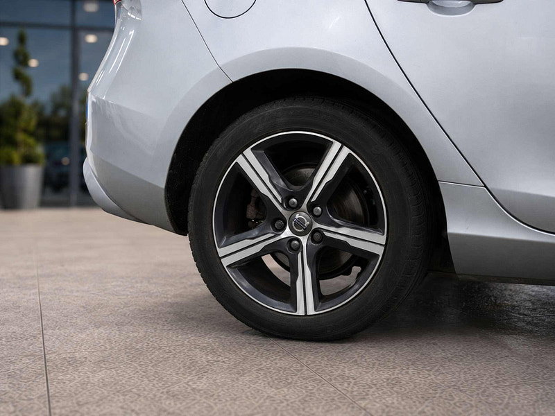 Volvo V40 2.0 V40 R-Design Nav+ D2 5dr 5dr Manual 2026