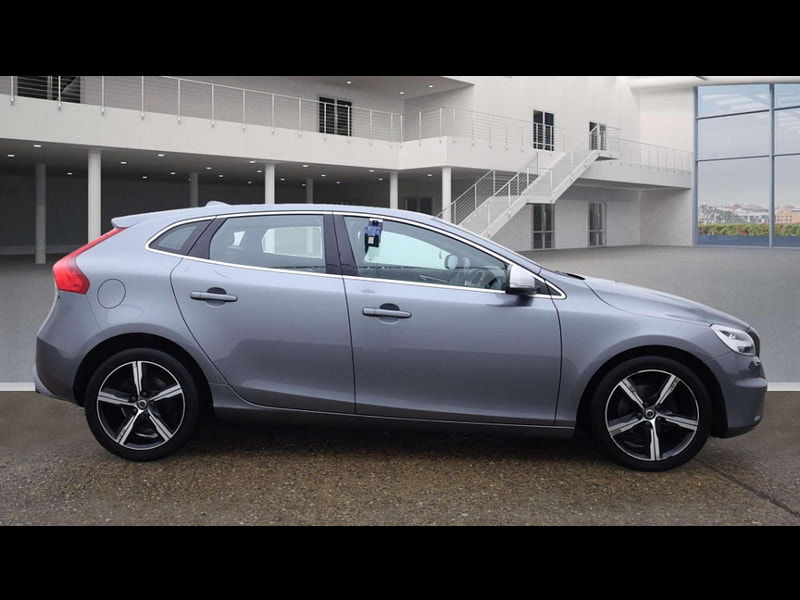 Volvo V40 2.0 V40 R-Design Nav+ D2 5dr 5dr Manual 2025
