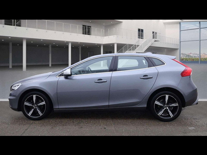 Volvo V40 2.0 V40 R-Design Nav+ D2 5dr 5dr Manual 2025