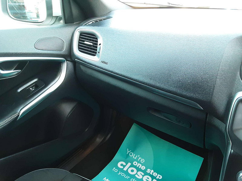 Volvo V40 2.0 V40 R-Design Nav+ D4 5dr 5dr Manual 2026