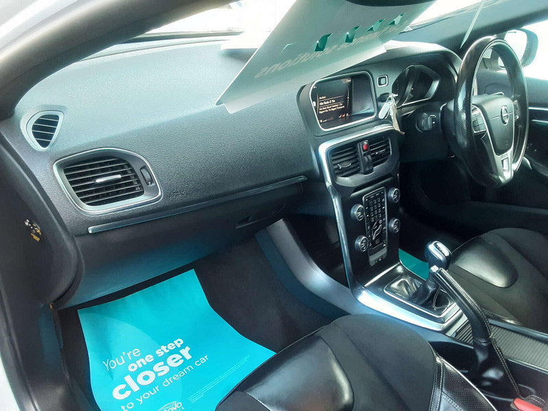 Volvo V40 2.0 V40 R-Design Nav+ D4 5dr 5dr Manual 2026