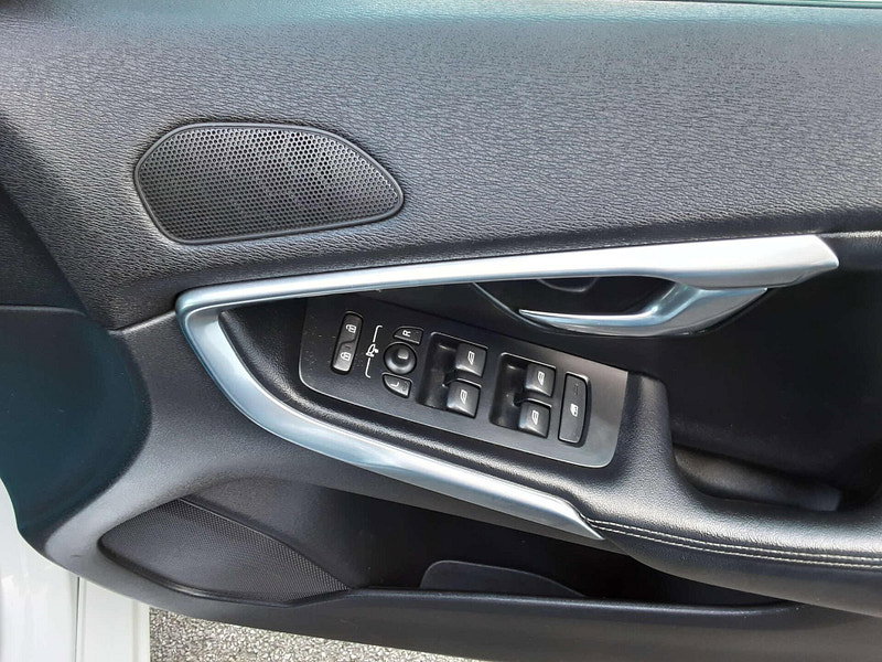 Volvo V40 2.0 V40 R-Design Nav+ D4 5dr 5dr Manual 2026