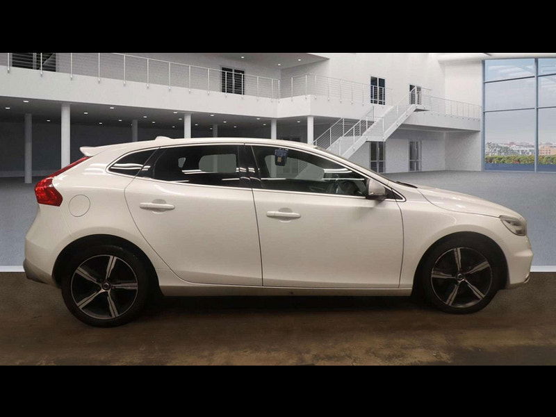 Volvo V40 2.0 V40 R-Design Nav+ D4 5dr 5dr Manual 2026