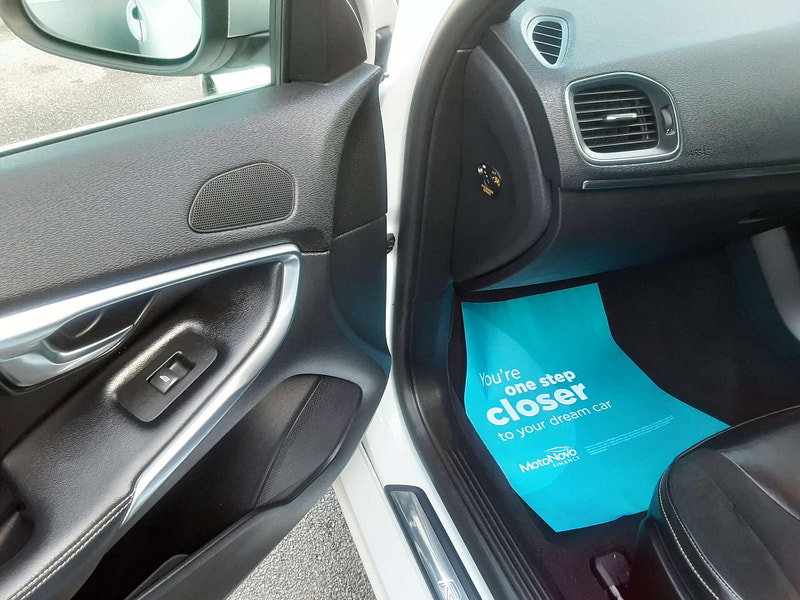 Volvo V40 2.0 V40 R-Design Nav+ D4 5dr 5dr Manual 2026