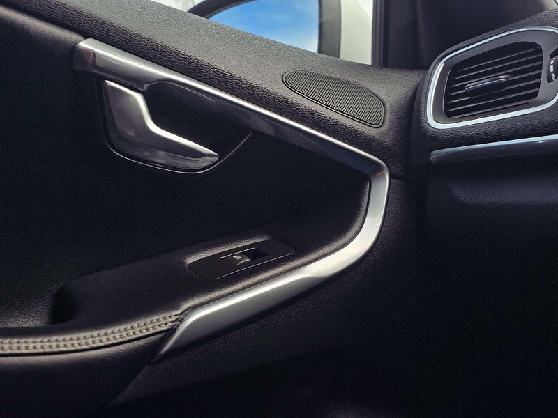 Volvo V40 2.0 V40 R-Design T2 5dr 5dr Manual 2026