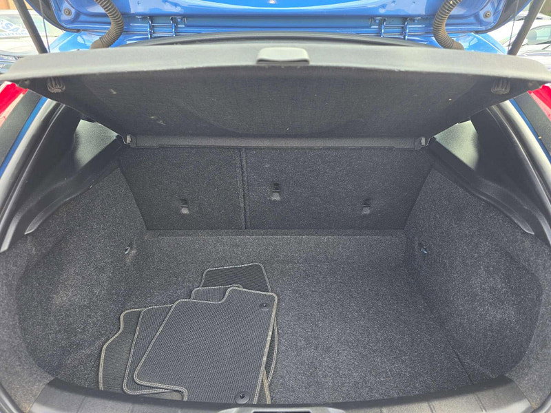 Volvo V40 2.0 V40 R-Design T2 5dr 5dr Manual 2026