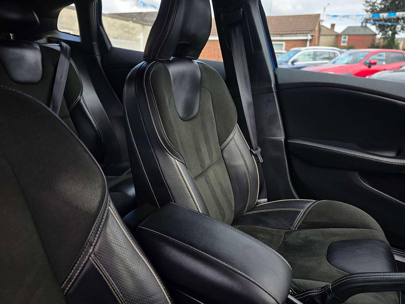 Volvo V40 2.0 V40 R-Design T2 5dr 5dr Manual 2026