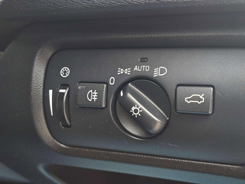 Volvo V40 2.0 V40 R-Design T2 5dr 5dr Manual 2026