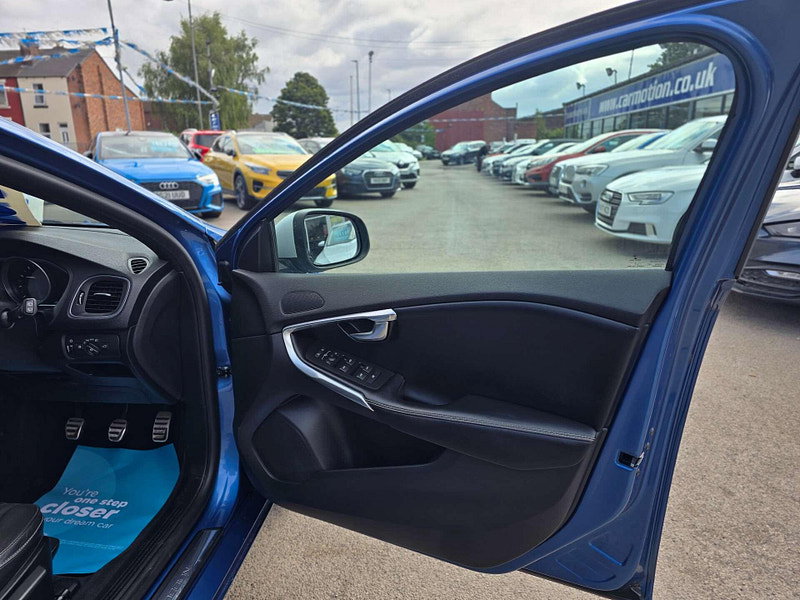 Volvo V40 2.0 V40 R-Design T2 5dr 5dr Manual 2026