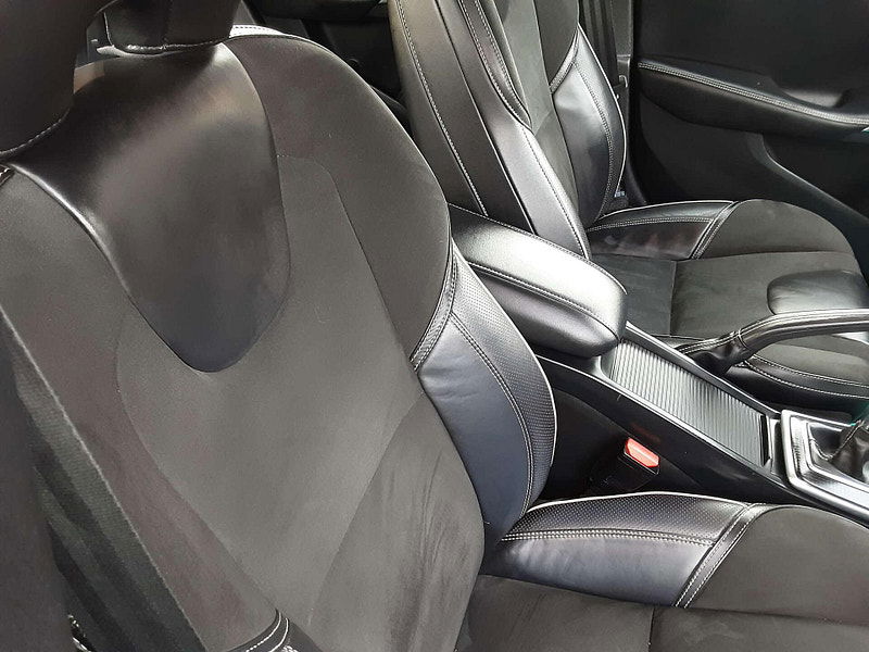 Volvo V40 2.0 V40 R-Design T2 5dr 5dr Manual 2026