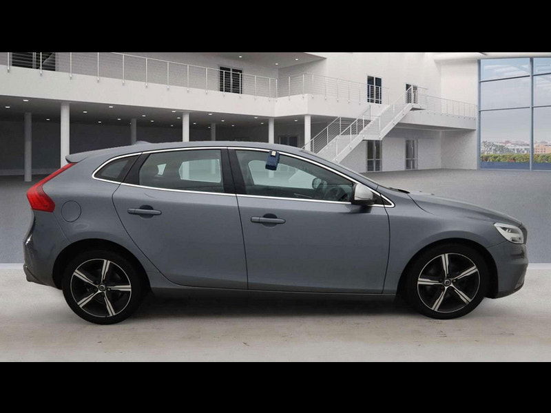 Volvo V40 2.0 V40 R-Design T2 5dr 5dr Manual 2025