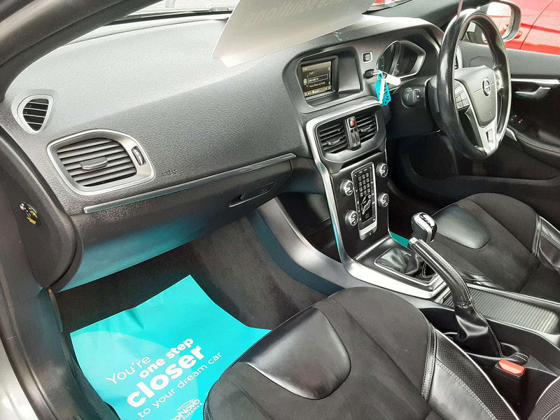 Volvo V40 2.0 V40 R-Design T2 5dr 5dr Manual 2026