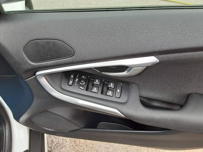 Volvo V40 Cross Country 2.0 D2 Euro 6 (s/s) 5dr 5dr Manual 2025