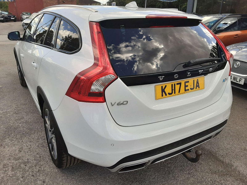 Volvo V60 2.0 V60 Cross Country Luxury Nav D4 Auto 5dr 5dr Automatic 2025
