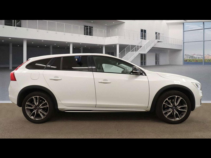 Volvo V60 2.0 V60 Cross Country Luxury Nav D4 Auto 5dr 5dr Automatic 2025