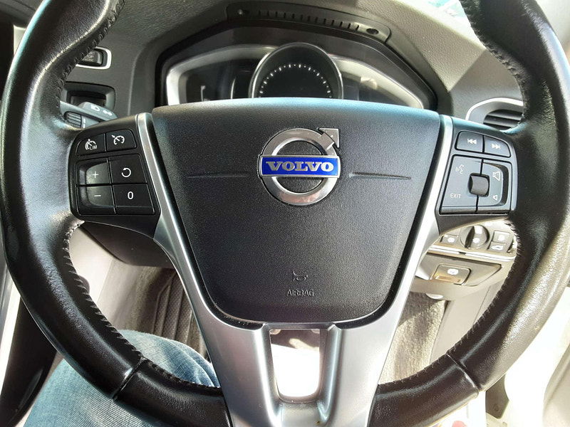Volvo V60 2.4 V60 SE Nav Twin Engine D5 Auto 4WD 5dr 5dr Automatic 2025