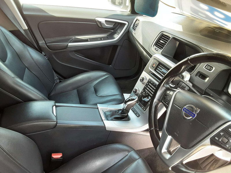 Volvo V60 2.4 V60 SE Nav Twin Engine D5 Auto 4WD 5dr 5dr Automatic 2025