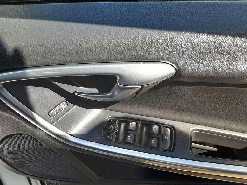 Volvo V60 2.4 V60 SE Nav Twin Engine D5 Auto 4WD 5dr 5dr Automatic 2025
