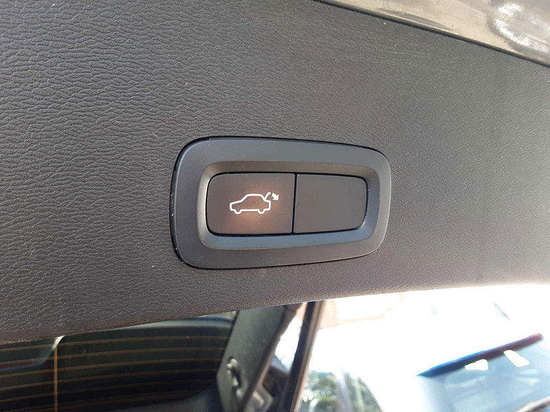 Volvo XC40 1.5 XC40 R-Design T4 Recharge Auto 5dr 5dr Automatic 2025