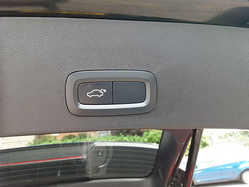 Volvo XC40 1.5 XC40 R-Design T4 Recharge Auto 5dr 5dr Automatic 2025