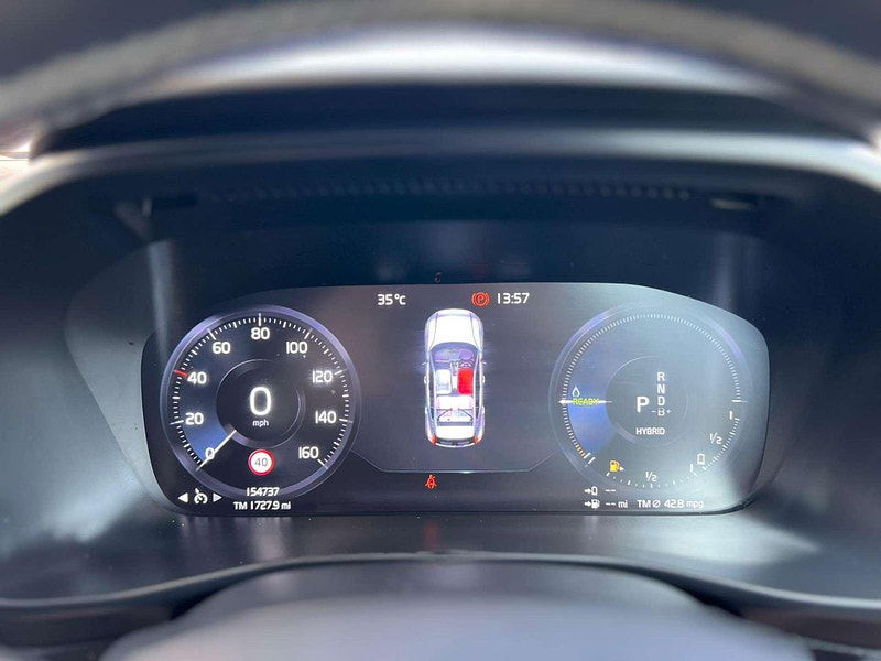 Volvo XC40 1.5h T5 Twin Engine Recharge 10.7kWh R-Design Auto Euro 6 (s/s) 5dr 5dr Automatic 2025