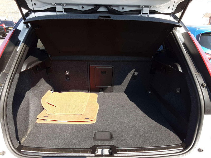 Volvo XC40 2.0 D3 R-Design Euro 6 (s/s) 5dr 5dr Manual 2025