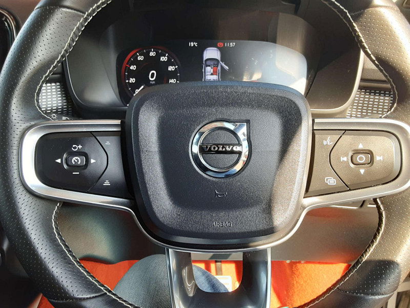 Volvo XC40 2.0 D3 R-Design Euro 6 (s/s) 5dr 5dr Manual 2025