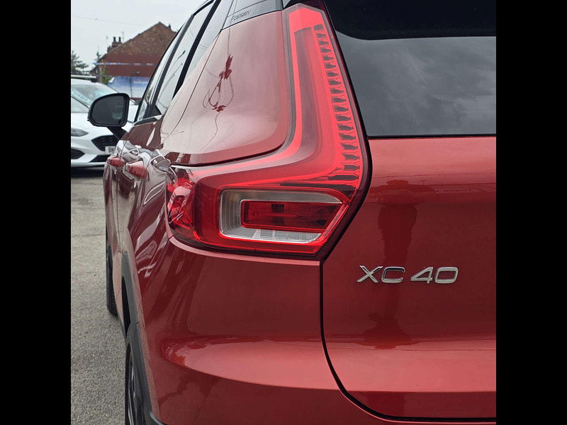 Volvo XC40 2.0 T4 R-Design Pro Auto AWD Euro 6 (s/s) 5dr 5dr Automatic 2025