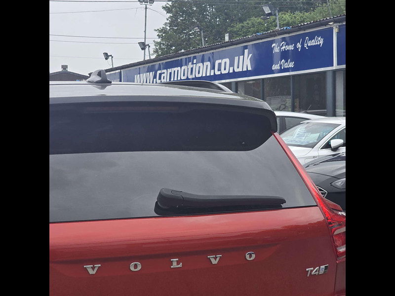 Volvo XC40 2.0 T4 R-Design Pro Auto AWD Euro 6 (s/s) 5dr 5dr Automatic 2025