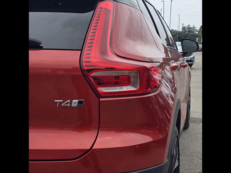 Volvo XC40 2.0 T4 R-Design Pro Auto AWD Euro 6 (s/s) 5dr 5dr Automatic 2025