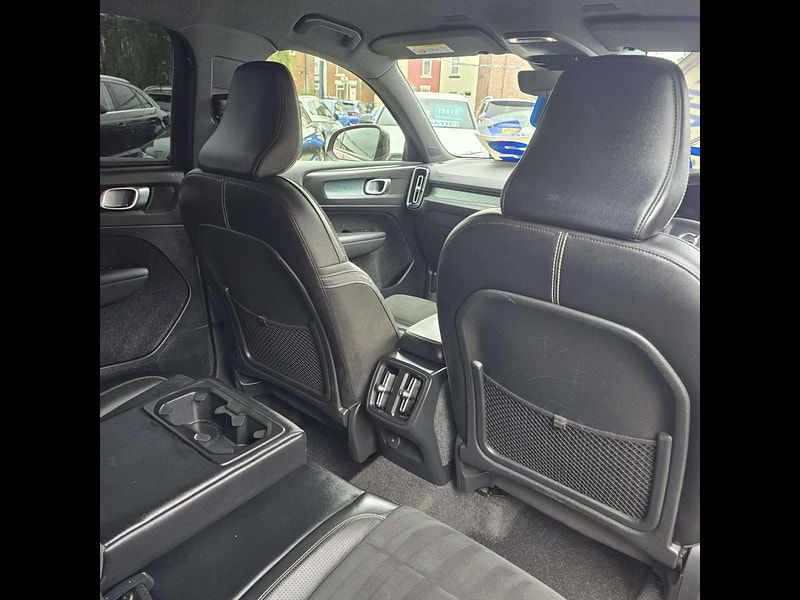 Volvo XC40 2.0 T4 R-Design Pro Auto AWD Euro 6 (s/s) 5dr 5dr Automatic 2025