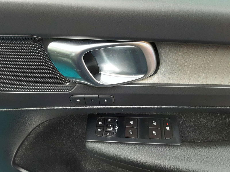 Volvo XC40 2.0 XC40 Inscription Pro D4 AWD Auto 4WD 5dr 5dr Automatic 2026