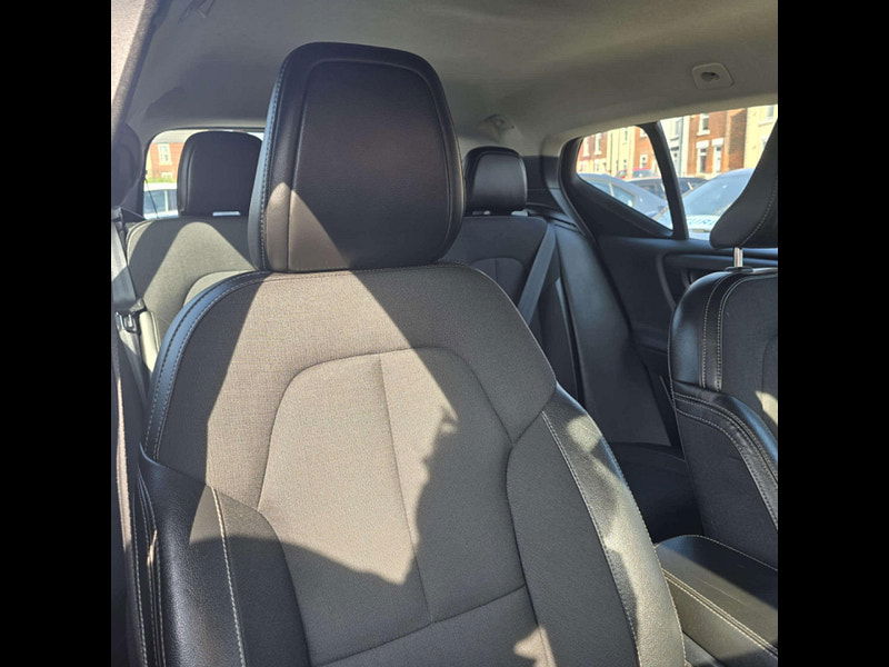 Volvo XC40 2.0 XC40 Momentum D3 Auto 5dr 5dr Automatic 2025